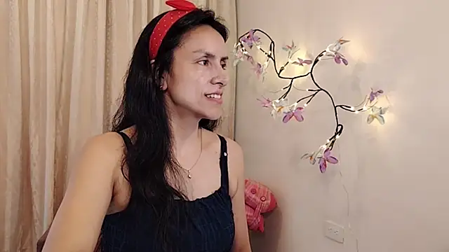 Snapshot of Bella_Exhibition chatting on May 30, 7:11 pm Bella Exhibition online show from May 30, 7:11 pm