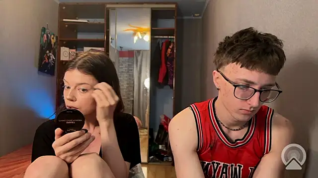 Snapshot of t_files_x chatting on February 9, 5:22 am t files x online show from February 9, 5:22 am