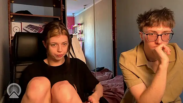 Snapshot of t_files_x chatting on March 13, 11:06 am t files x online show from March 13, 11:06 am