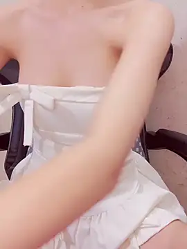 Snapshot of GirlNaughtyFull chatting on May 17, 6:37 pm GirlNaughtyFull online show from May 17, 6:37 pm