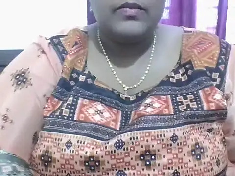 Snapshot of hootypriya chatting on April 9, 7:47 am hootypriya online show from April 9, 7:47 am