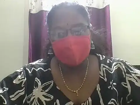 Snapshot of hootypriya chatting on April 21, 6:12 pm hootypriya online show from April 21, 6:12 pm