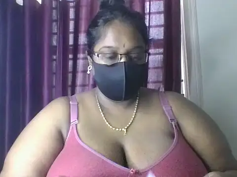 Snapshot of hootypriya chatting on June 14, 7:21 am hootypriya online show from June 14, 7:21 am