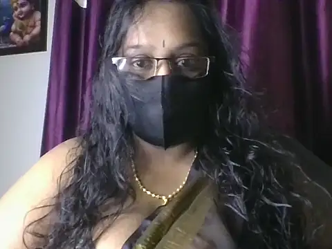 Snapshot of hootypriya chatting on June 15, 6:32 pm hootypriya online show from June 15, 6:32 pm