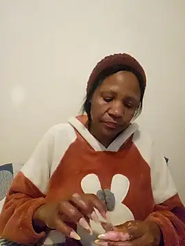 Snapshot of Mommy_Sienna chatting on May 7, 8:36 pm Mommy Sienna online show from May 7, 8:36 pm