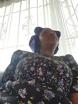 Snapshot of Mommy_Sienna chatting on May 14, 1:40 pm Mommy Sienna online show from May 14, 1:40 pm