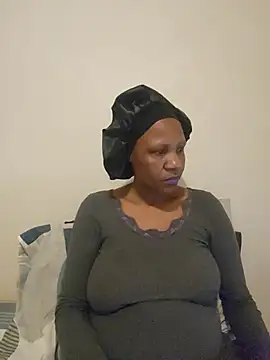 Snapshot of Mommy_Sienna chatting on June 13, 8:40 pm Mommy Sienna online show from June 13, 8:40 pm