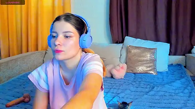 Eva purrr  online show from November 25, 9:53 am