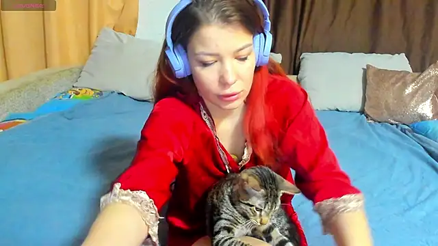Eva purrr  online show from February 20, 1:35 am