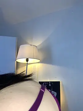 Snapshot of violettabond chatting on May 27, 12:46 pm violettabond online show from May 27, 12:46 pm