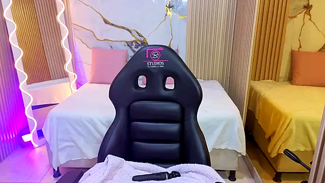 Sandyy tay online show from July 8, 3:00 am
