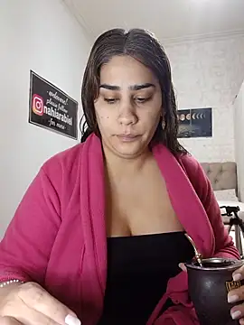 nahiarabiel33 online show from May 3, 4:13 pm