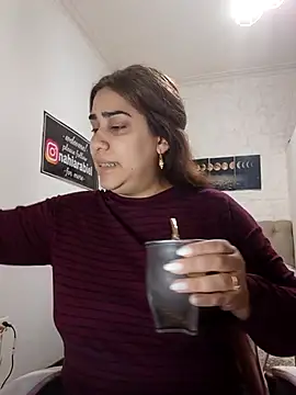 nahiarabiel33 online show from May 4, 7:32 pm