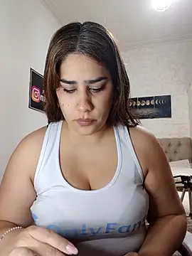 nahiarabiel33 online show from May 19, 7:53 pm