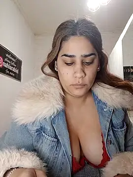 nahiarabiel33 online show from May 24, 4:34 pm