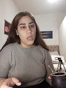 nahiarabiel33 online show from June 15, 7:05 pm