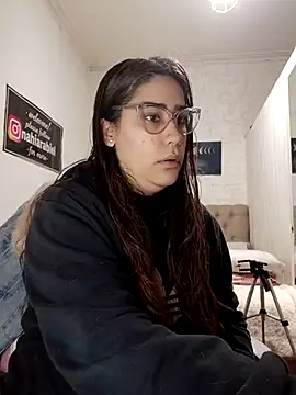 nahiarabiel33 online show from June 25, 7:29 pm