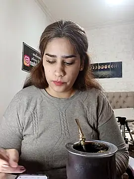 nahiarabiel33 online show from July 31, 3:44 pm