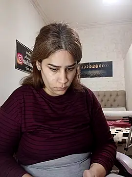 nahiarabiel33 online show from August 2, 4:16 pm