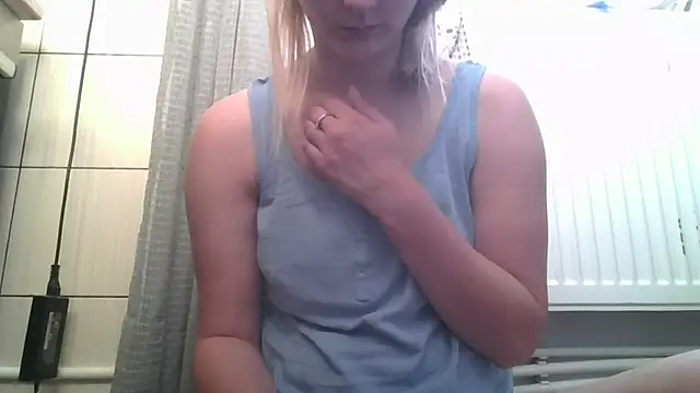 Snapshot of dirty_sasha00 chatting on June 22, 3:25 am dirty sasha00 online show from June 22, 3:25 am