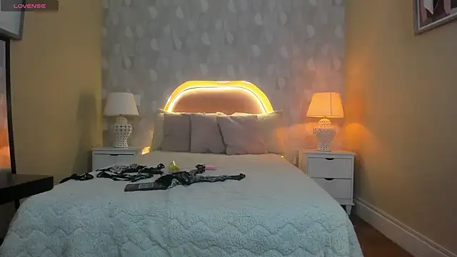 annie  20 online show from November 15, 12:23 pm