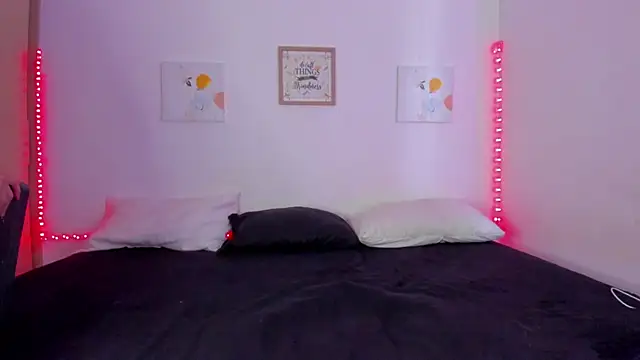 Miia  Jonees online show from December 15, 6:45 pm