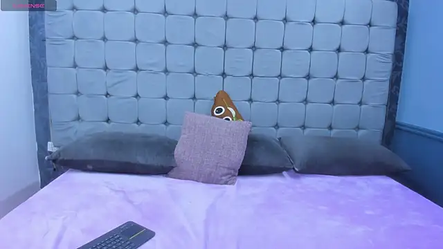 Snapshot of Maddy_Blaze chatting on November 5, 1:49 am Maddy Blaze online show from November 5, 1:49 am