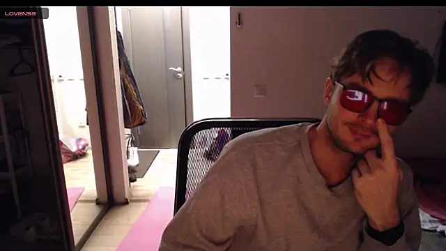 Snapshot of lucky_swimmer chatting on December 3, 5:55 pm lucky swimmer online show from December 3, 5:55 pm