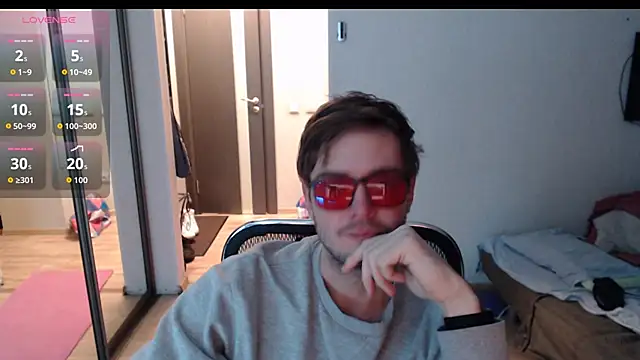 Snapshot of lucky_swimmer chatting on December 4, 5:54 pm lucky swimmer online show from December 4, 5:54 pm