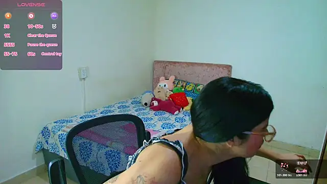 Snapshot of Kassandra_0304 chatting on May 9, 12:10 pm Kassandra 0304 online show from May 9, 12:10 pm