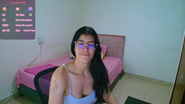 Snapshot of Kassandra_0304 chatting on May 21, 1:01 am Kassandra 0304 online show from May 21, 1:01 am