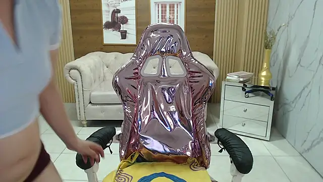 Snapshot of emma_jones_s chatting on November 12, 8:08 pm emma jones s online show from November 12, 8:08 pm