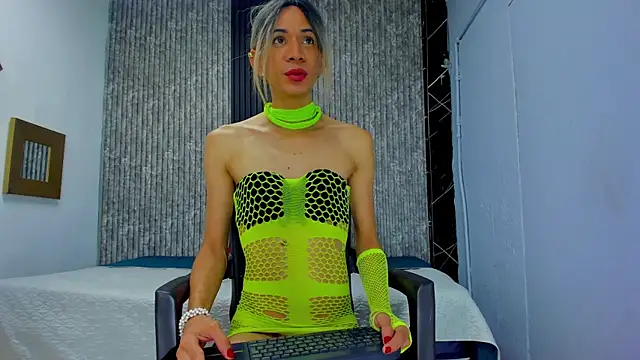 Caitlyn-Joness  online show from December 4, 2:04 pm