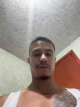 Snapshot of RaySullivan chatting on June 8, 1:28 am RaySullivan online show from June 8, 1:28 am