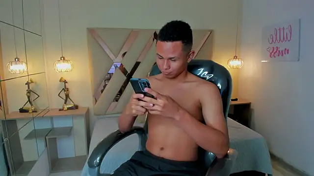 Liams18 online show from November 16, 12:05 am