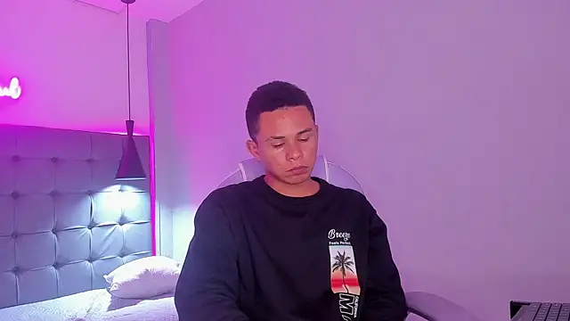 Liams18 online show from November 29, 3:42 am