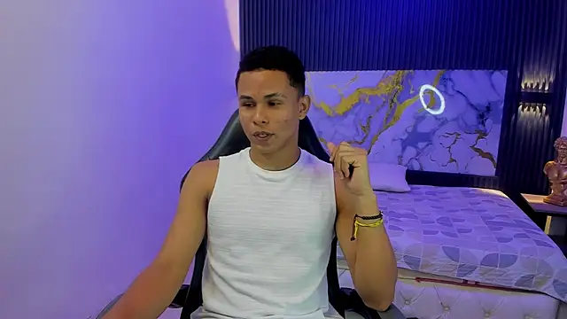 Liams18 online show from April 6, 2:42 am