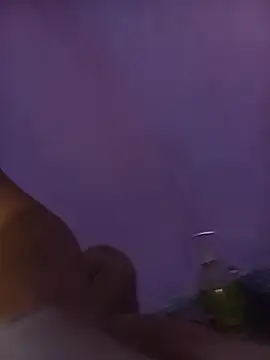 Snapshot of Leona-Pig chatting on December 16, 10:48 pm Leona-Pig online show from December 16, 10:48 pm