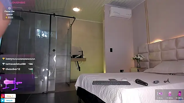 Heicy--01 online show from November 14, 8:18 pm