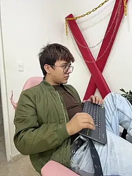 Snapshot of benjiDom chatting on November 10, 12:26 pm benjiDom online show from November 10, 12:26 pm