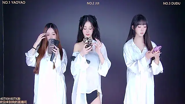 Snapshot of 88_Emeralds chatting on November 6, 9:15 pm 88 Emeralds online show from November 6, 9:15 pm