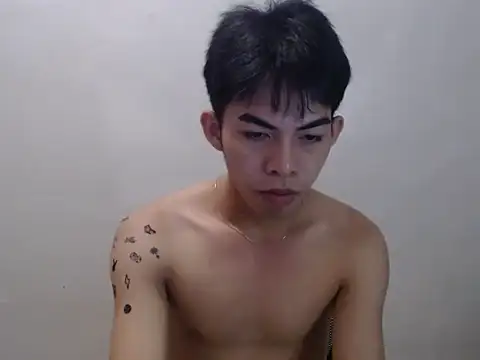 Snapshot of Urhotsilverboy chatting on April 24, 6:10 pm Urhotsilverboy online show from April 24, 6:10 pm