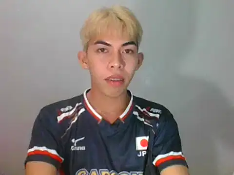 Snapshot of Urhotsilverboy chatting on May 23, 7:40 pm Urhotsilverboy online show from May 23, 7:40 pm