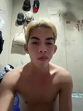 Snapshot of Urhotsilverboy chatting on June 3, 8:14 pm Urhotsilverboy online show from June 3, 8:14 pm