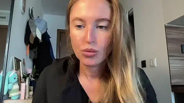 Snapshot of Ameli8 chatting on November 6, 9:21 am Ameli8 online show from November 6, 9:21 am