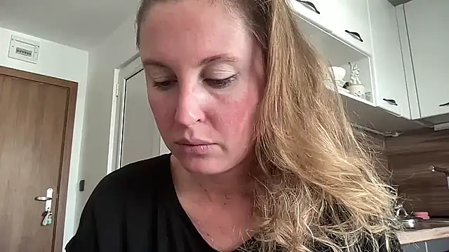 Snapshot of Ameli8 chatting on November 13, 12:37 pm Ameli8 online show from November 13, 12:37 pm