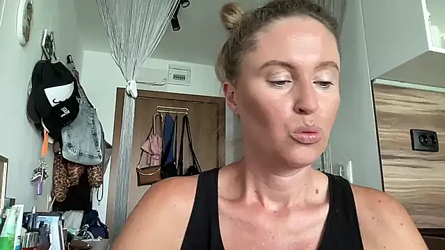 Snapshot of Ameli8 chatting on July 14, 11:05 am Ameli8 online show from July 14, 11:05 am