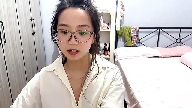 Hmm 0303 online show from April 29, 5:30 pm