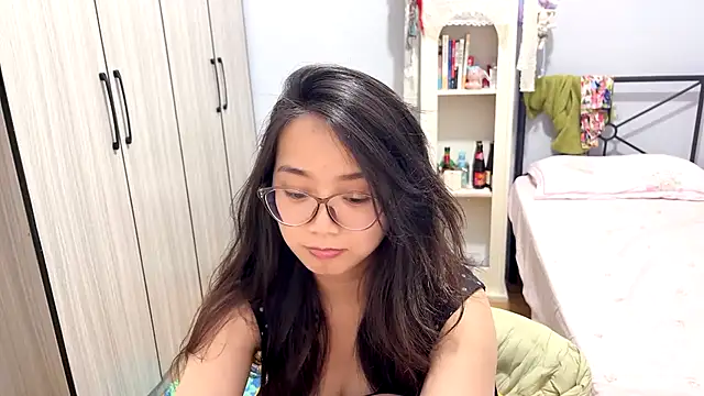Hmm 0303 online show from April 30, 8:57 pm