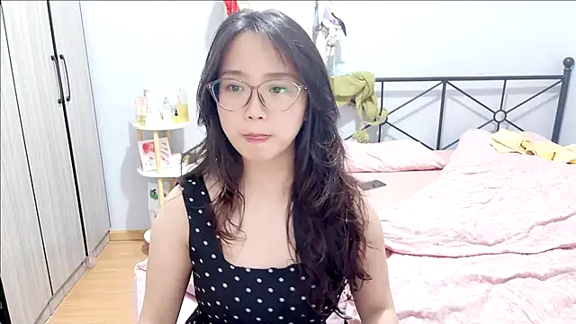 Hmm 0303 online show from May 7, 4:45 pm